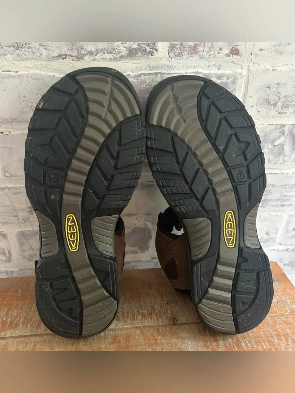 KEEN Rialto II 3 Point Sandals Men’s Size 10 Brown Black Outdoor Hiking
